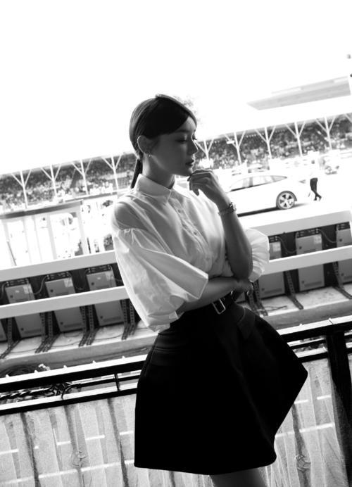 袁姗姗古装挑战白素贞，白衣飘飘仙气十足，却有人嘲讽：蹭热度？