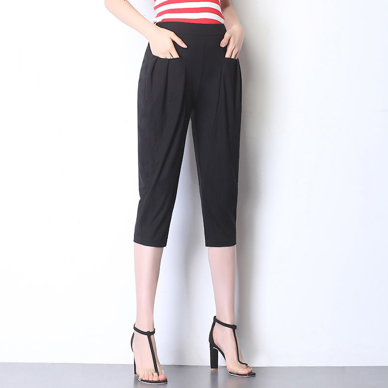 气质小姐姐穿薄款紧身裤，直筒穿没区别，男人见了更喜欢