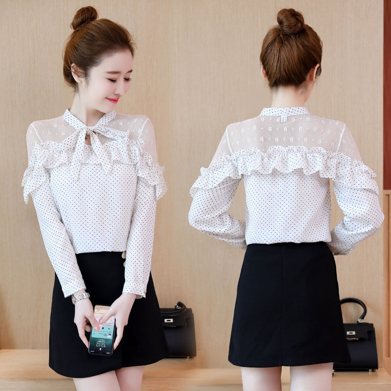 还穿风衣配打底裤，太土了!现在流行这样穿小衫，6070穿巨美