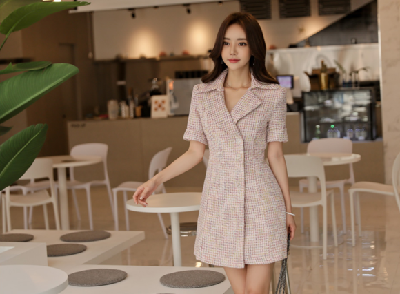 女神孙允珠,紫砂红豆纹理清雅甜蜜西装裙