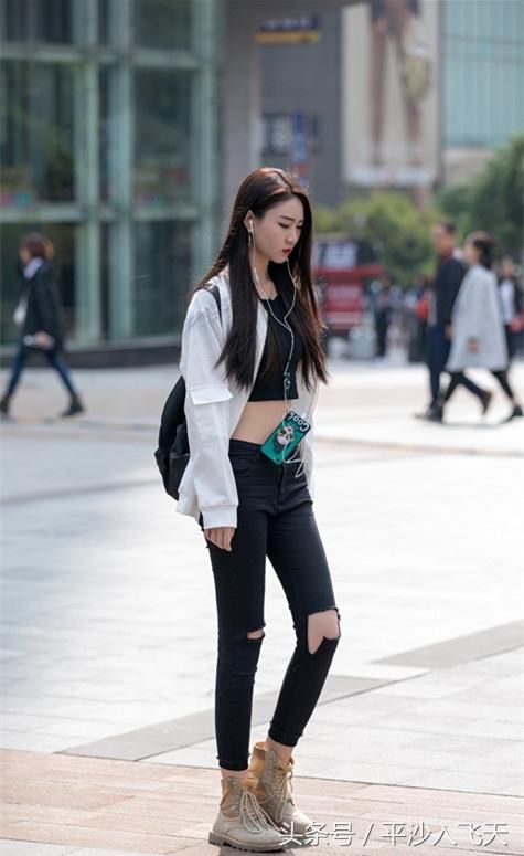 杭州街拍：生活压力大，漂亮的女人照样活出自己的精彩！