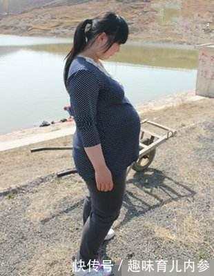 25岁产妇刚分娩出孩子, 突然浑身发冷, 医生掀