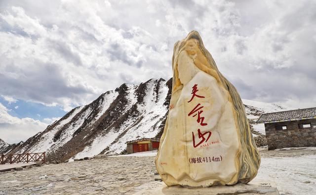 红军长征路上翻越了多少座雪山？