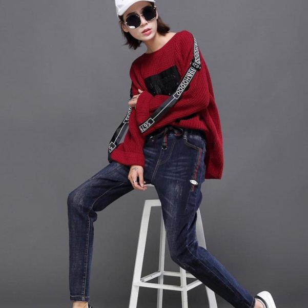 女人再漂亮，早秋也不要穿裙子了，这休闲的牛仔裤，青春有活力