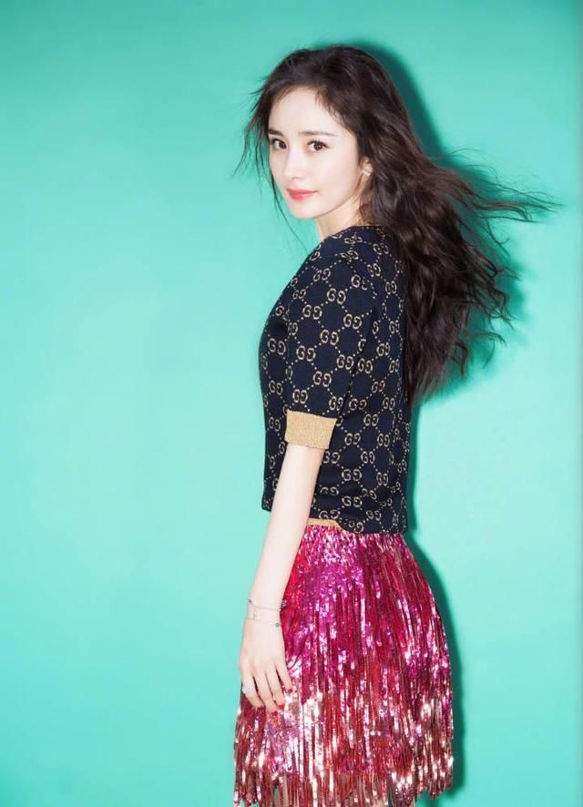 杨幂这款流苏裙是舞台装？咋感觉日常穿更圈粉！