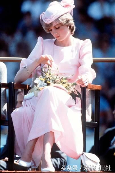 戴安娜王妃不爱高定偏偏爱它？这么丑还能大火好奇怪