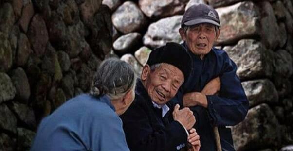 农村“60到100岁的爷爷奶奶”应该拿到多少钱养老金合适呢？我看