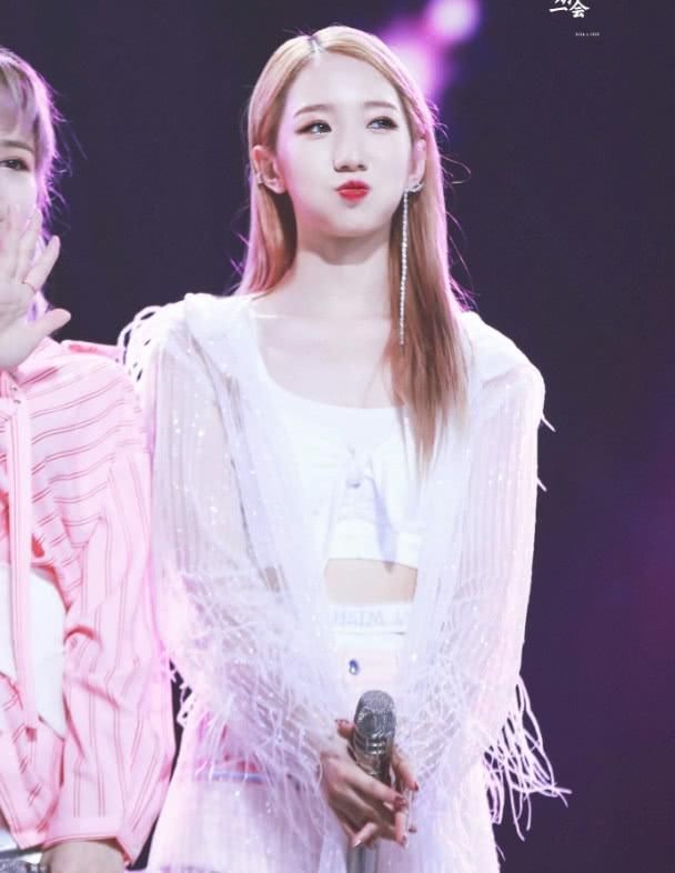 孟美岐脱离美颜形象大变样！看了这张照片，网友表示：垮了！