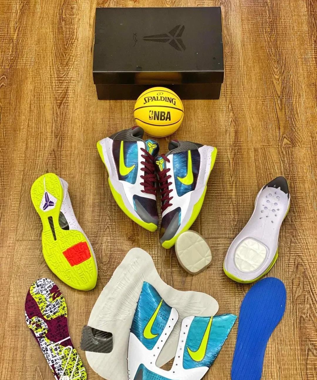  心中■无数人心中的最帅战靴！Kobe 5“小丑”配色开箱测评！