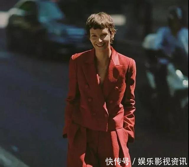 【穿搭】“老爹短裤”又火了,比热裤优雅,比裙子绅士,今夏最时髦的裤子
