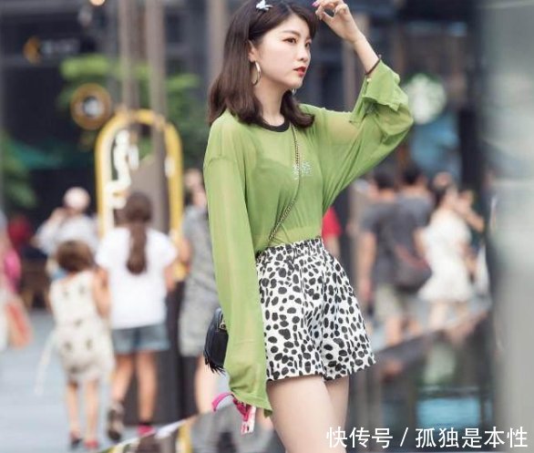 街拍 透视装展现完美好身材, 白皙美腿完全诠释!