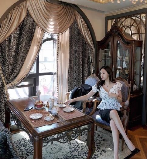  气质|时尚美女丰姿冶丽，百搭又时髦，颜值都在线！