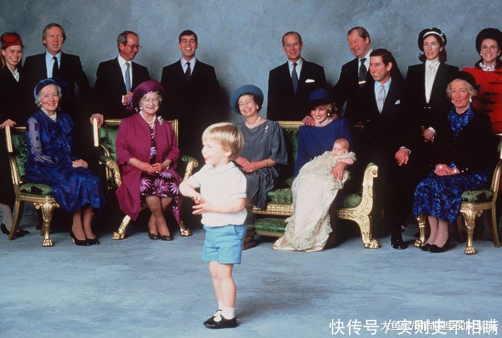 『在线』戴妃生前和英女王珍贵合影!婆媳二人穿衣在线,时尚又显优雅气质