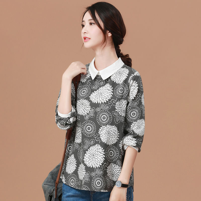 难怪，把裙子都扔了，流行的小衫太美，50岁妈妈穿上显瘦，迷人