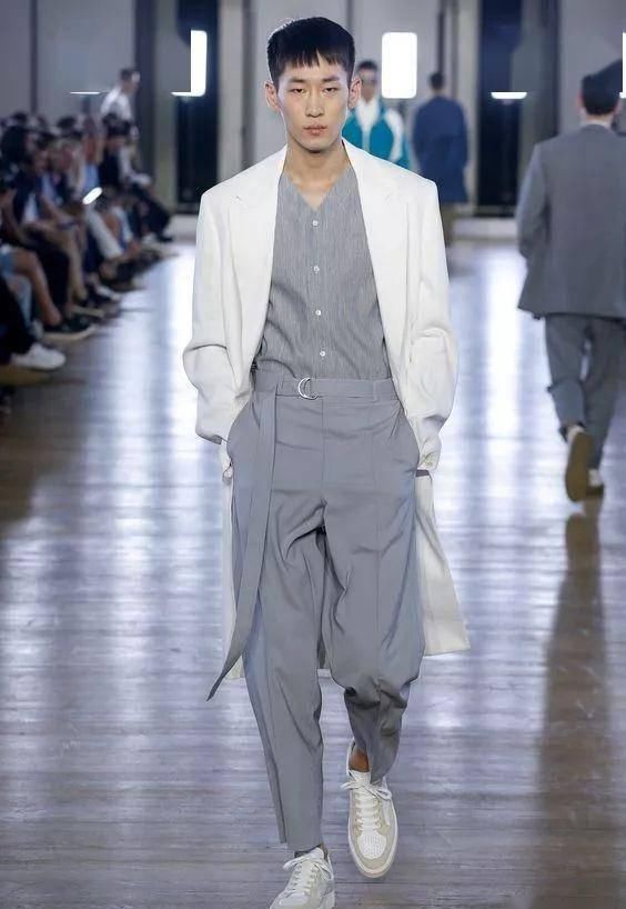  『时装画技法』时装系统里最难穿的一种类型——西装，在大牌设计师手下是如何被重塑？