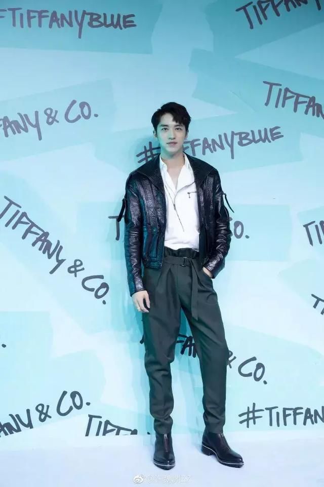 有人惊艳、有人油光满面，这两场时尚活动，精修未修对比明显！