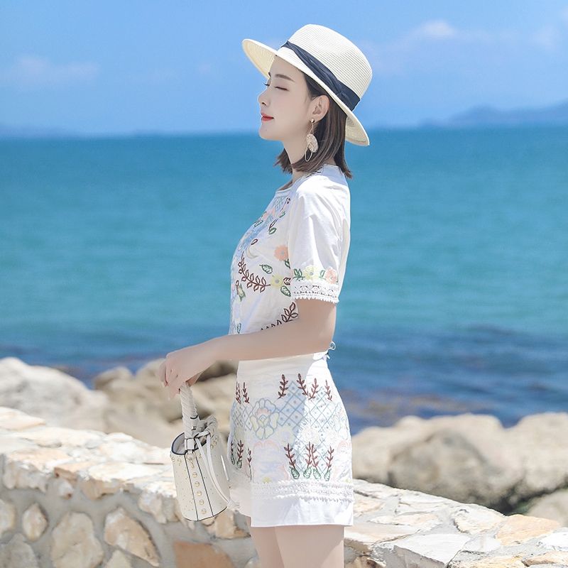 办公室女人不穿丝袜、短裙，瞧瞧下图的这种穿法，让你魅力值爆棚