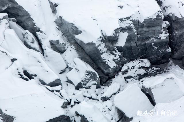 中国唯一的黑色冰川在这里，每年都会雪崩，场面十分壮观！