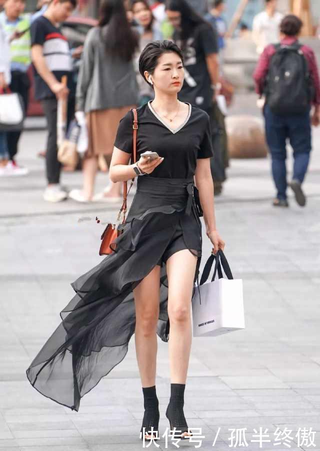  [打造]街拍：飘逸长裙打造清新女神范儿，利落穿搭塑造时髦精致风！