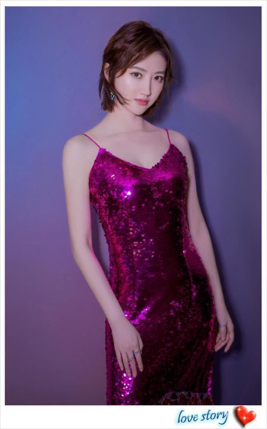 当景甜和倪妮同穿粉色亮片裙，终于知道明艳和冷艳的差距有多大了