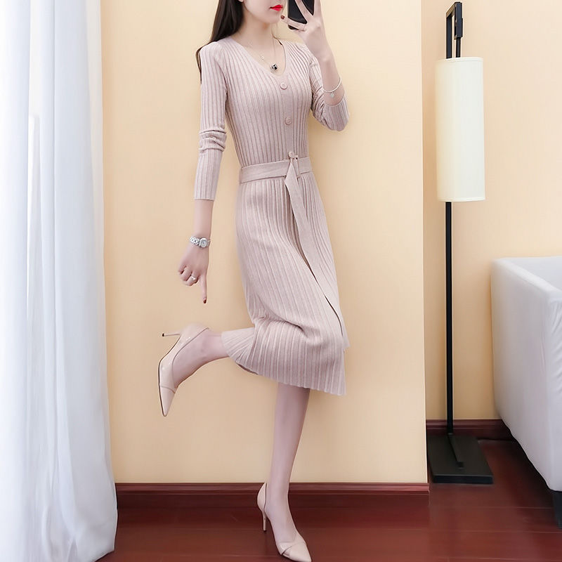 你才30多而已，别穿着像50岁!赫本裙+高跟鞋，美嫩10岁