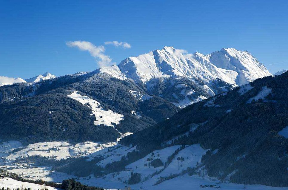 不用再去国外，去了新疆就等于去了全世界，不信你看！