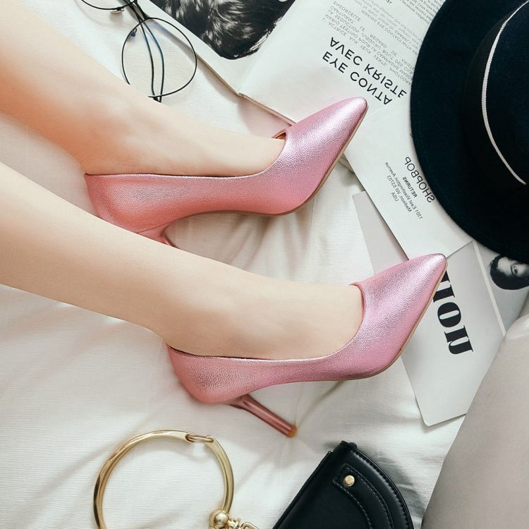 当女人邂逅包裙，搭无痕小裤裤+高跟鞋，挡不住的妩媚尽显女人味