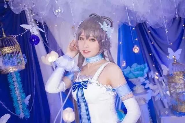 VOCALOID洛天依生日快乐 仙境般的白丝小姐姐 很美丽!