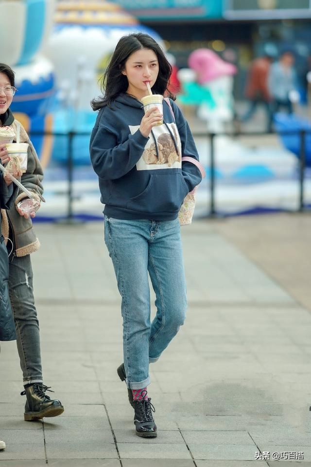 「穿搭」你还在毫无章法的乱穿衣吗?难怪“又土又挫”,拜托学学她们吧