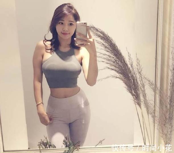 时尚街拍，曼妙身姿的紧身裤美女，展现优雅气质，十分抢眼