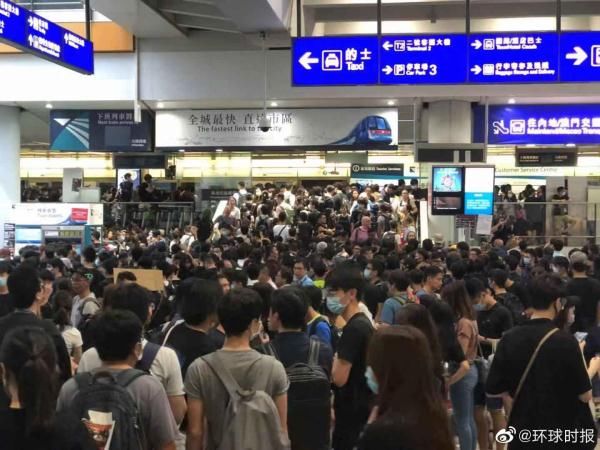 气愤！非法集会致香港机场瘫痪 已全面停运