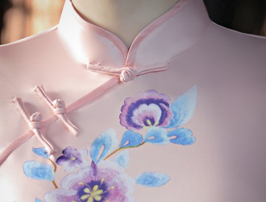 天啊!上班一身优雅迷人的真丝旗袍，太美太显气质了，同事都夸好