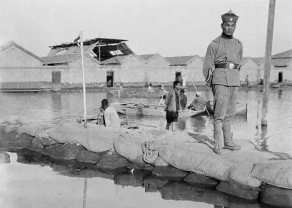  「发现」美国人在鞋盒里发现了6000张中国老照片