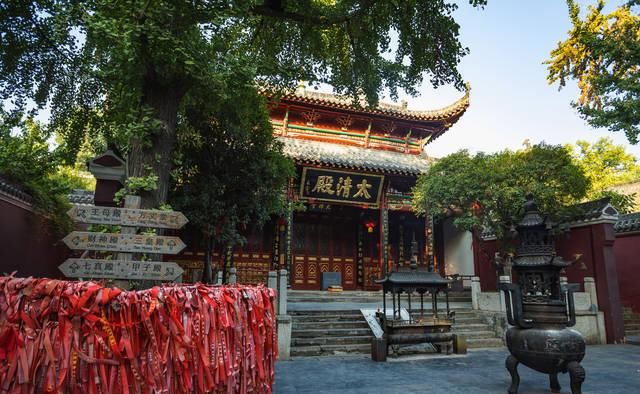 此道观能闻名于世，除了老子和丘处机的加持，还有三绝