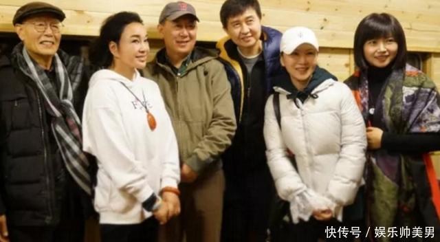 刘晓庆不服老！63穿23衣服，网友：奶奶别装了，脸都成石膏了