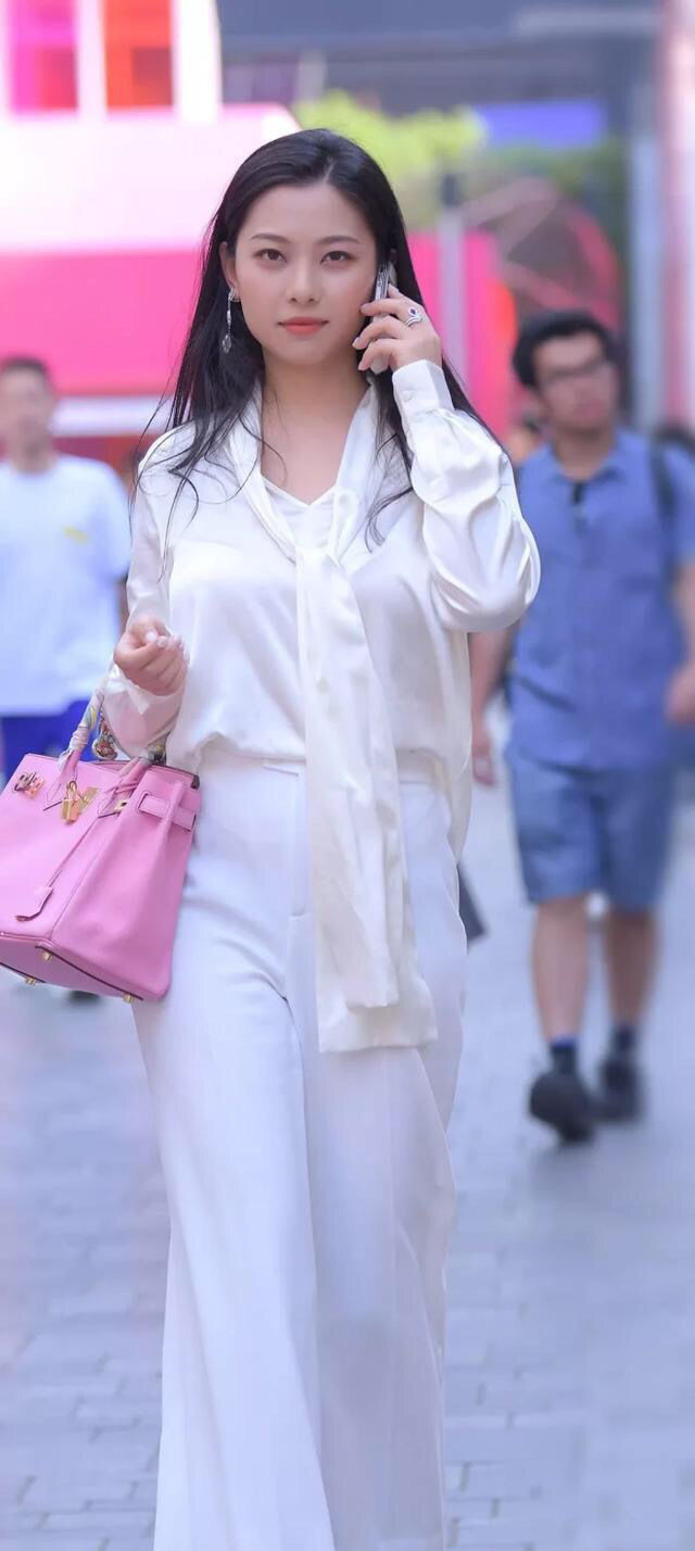  『生存』时尚美女/人生的真谛在经历中探寻，人生的价值在经历中实现