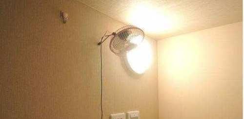 女生旅游单独住酒店，为啥厕所灯开着睡觉？服务员给出解释