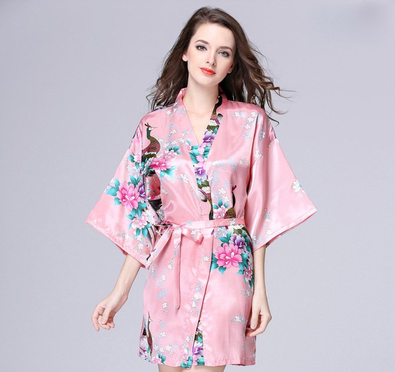 睡衣可以将就?不不不，夏季就该穿真丝睡衣，不仅舒适清凉还迷人