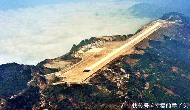  【悬崖】中国最危险的机场，耗资8.5亿削平65座山，建在悬崖之上