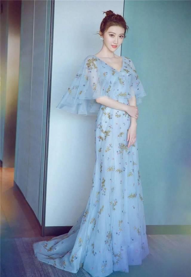  「印花图案」2020春天，穿印花的女人最迷人！
