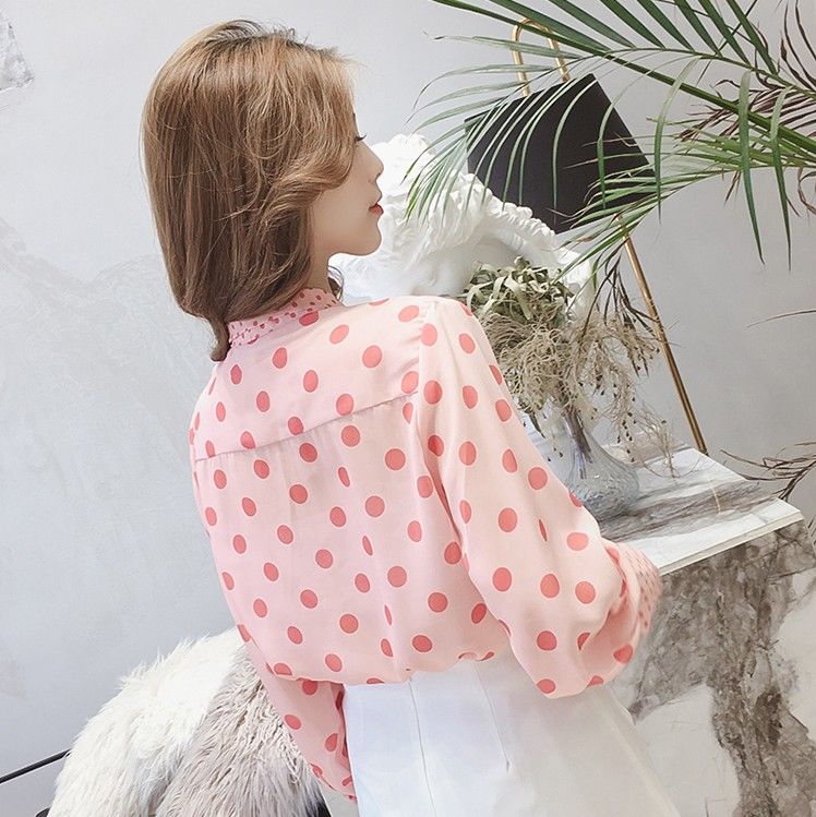 老婆43，经常穿娃娃衫+半裙，美得清新脱俗，走街上没人叫阿姨