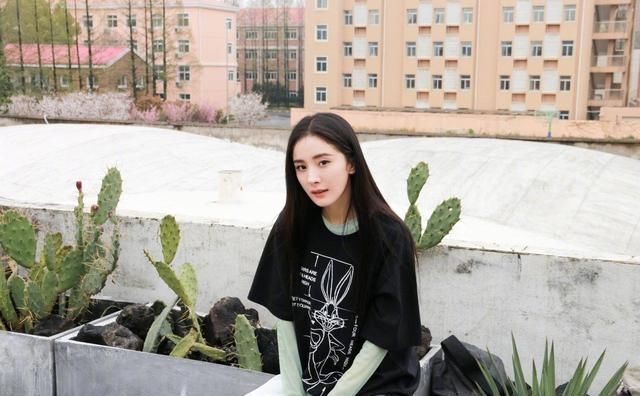 『时髦』普通女孩穿好荧光色的5个小技巧,学会了时髦感UP