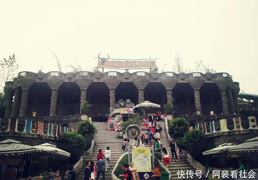 重庆又双叒叕火了！厕所容纳2千人成“网红”，名字最牛！