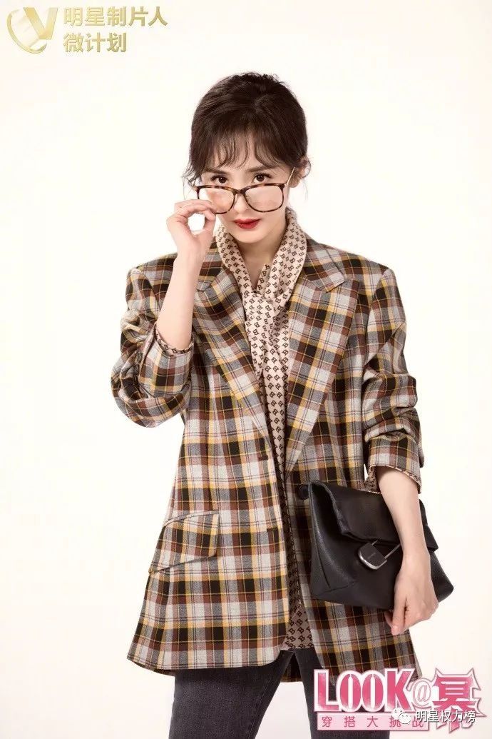 易烊千玺时尚画报优雅浪漫 杨幂演绎复古穿搭时髦爆表 许魏洲杂志