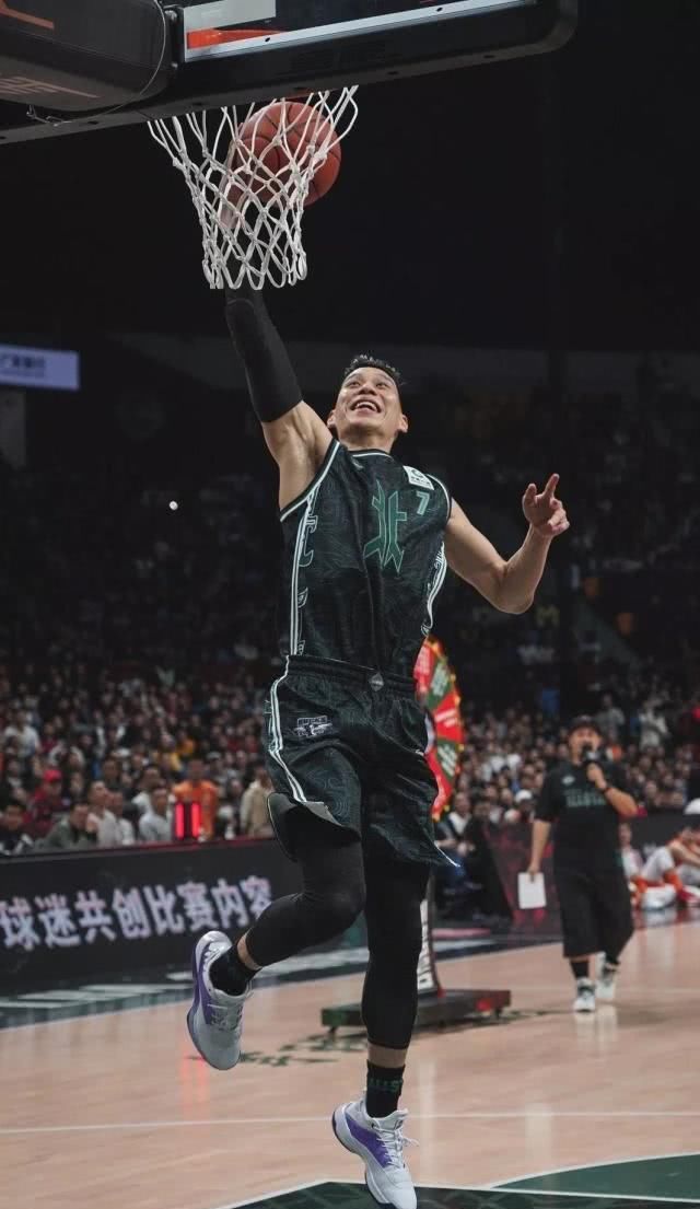 郭艾伦cba全明星球鞋