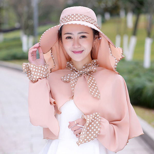 七月天，爱美的美女都有一款洋气帽子，轻松塑造柔情女神范