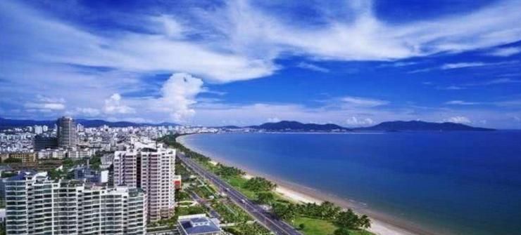 我国“最美”的4个海滨城市，青岛、大连上榜，另外两座实至名归
