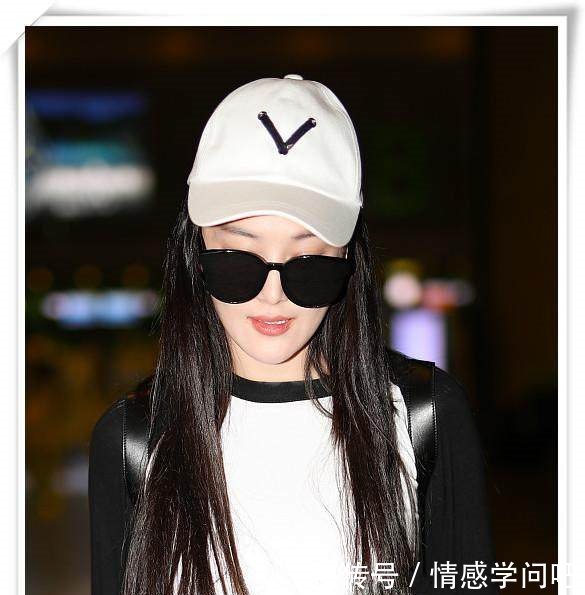 看了范冰冰穿短裙，再看看张馨予，真想对李晨说一句好福气！