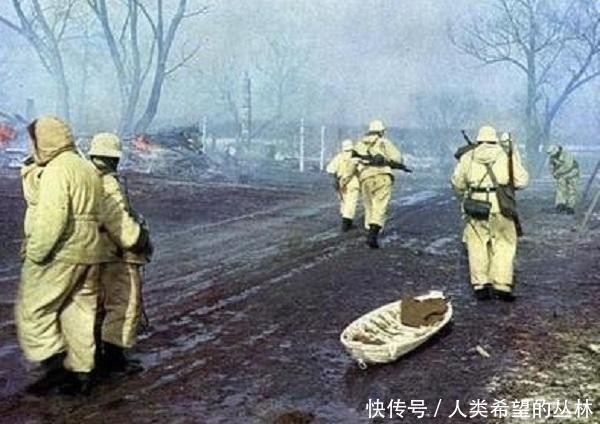  士兵■“腰刀行动”中可怜的德军士兵差点疯掉！对受降的敌人感激涕零