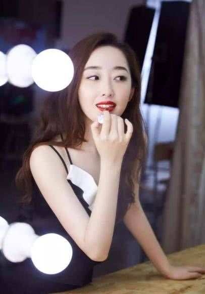 『更换』这是什么神仙手滑？蒋梦婕微博头像更换成了陈立农，怎么回事？